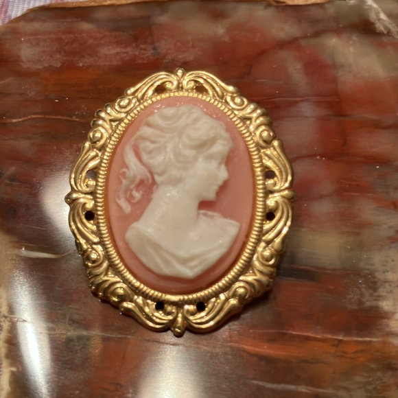 CAMEO BROOCH 1 1/2” long - Picture 3 of 12